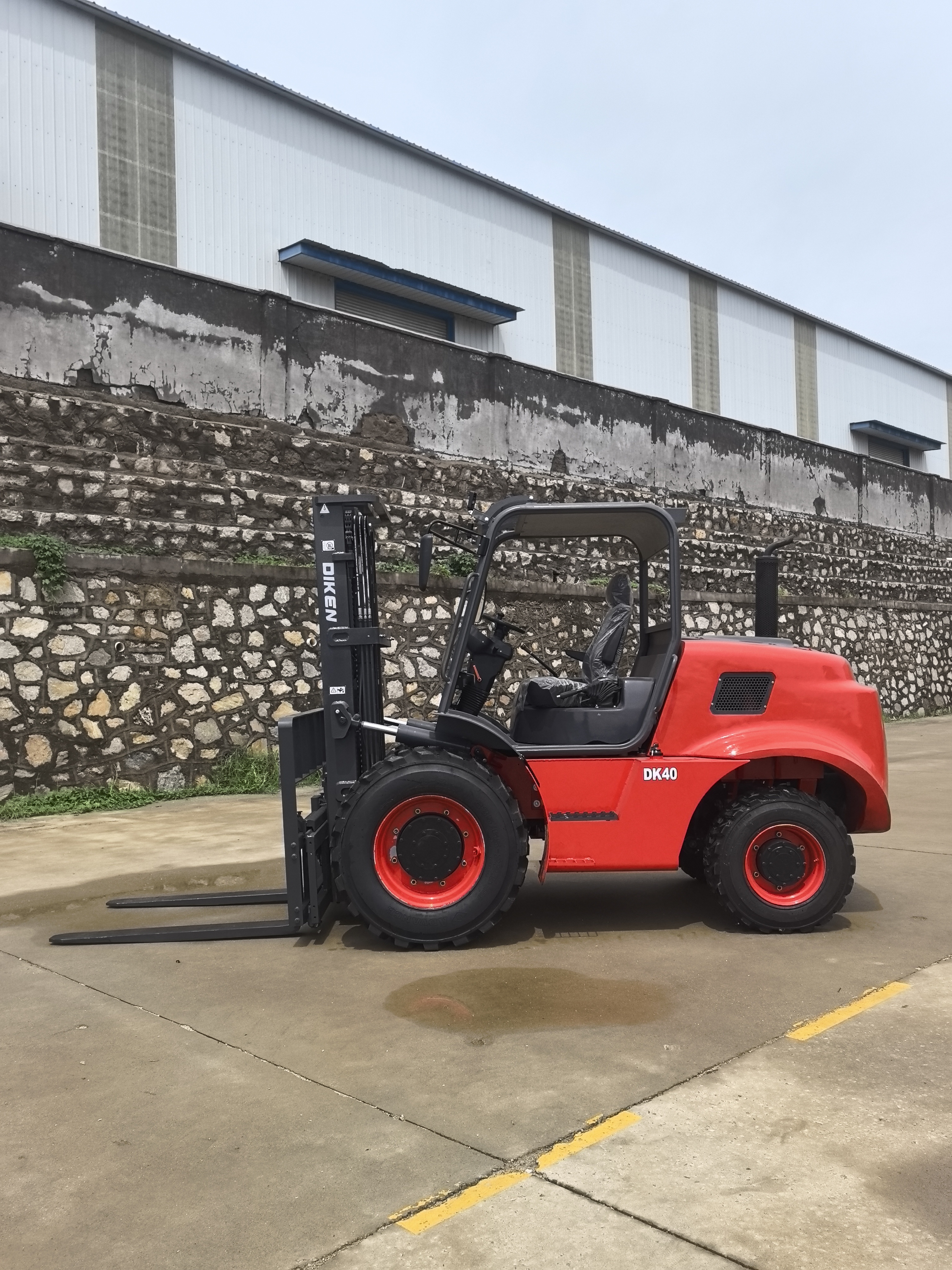 4T Rough Terrain Forklift (4WD)