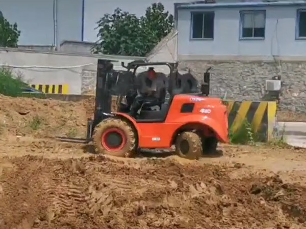 Understanding the Mechanics Behind a 2 Ton All Terrain Forklift: A Comprehensive Guide