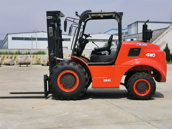 Exploring the Benefits and Applications of Off-Road Forklifts in the Automotive Sector