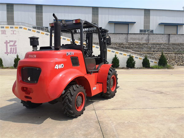 Maximizing Efficiency with a 2.5 Ton Off-Road Forklift in Agriculture