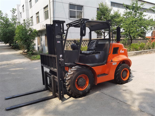 Unlocking the Potential of 2.5 Ton Rough Terrain Forklifts in Agriculture