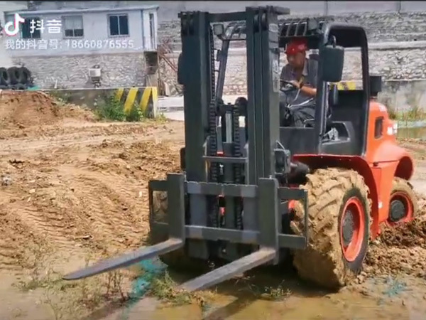 Exploring the Benefits and Features of 2 Ton All Terrain Forklifts in Agriculture