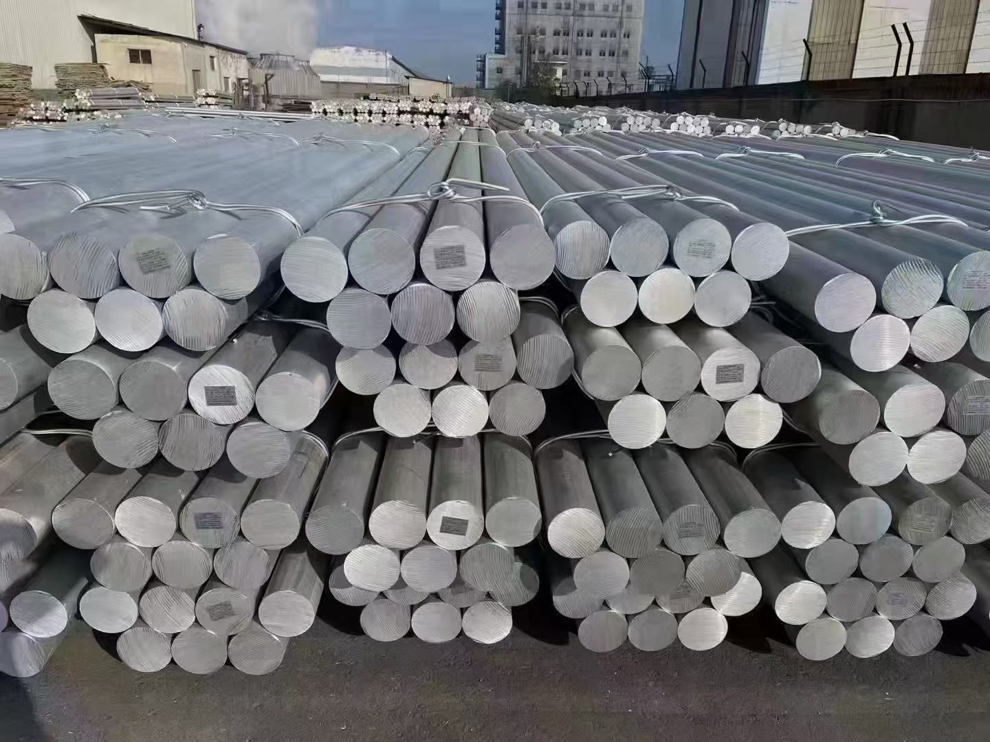 "Understanding Aluminum Alloys: Strength, Durability, and Versatility in Industrial Applications"