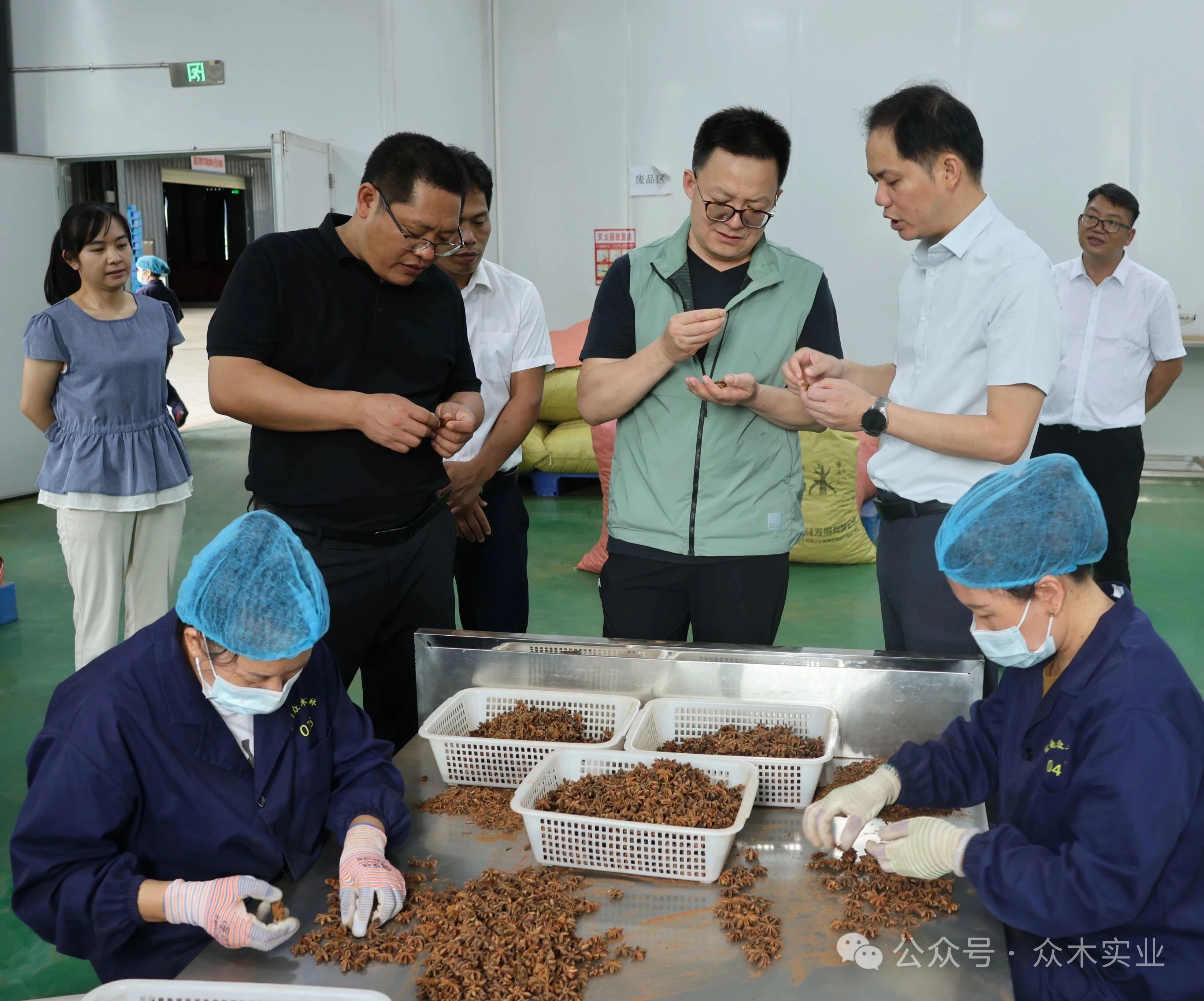 云南省农业农村厅党组成员、副厅长赖轶咏在富宁县调研期间莅临云南众木农林发展有限公司调研指导
