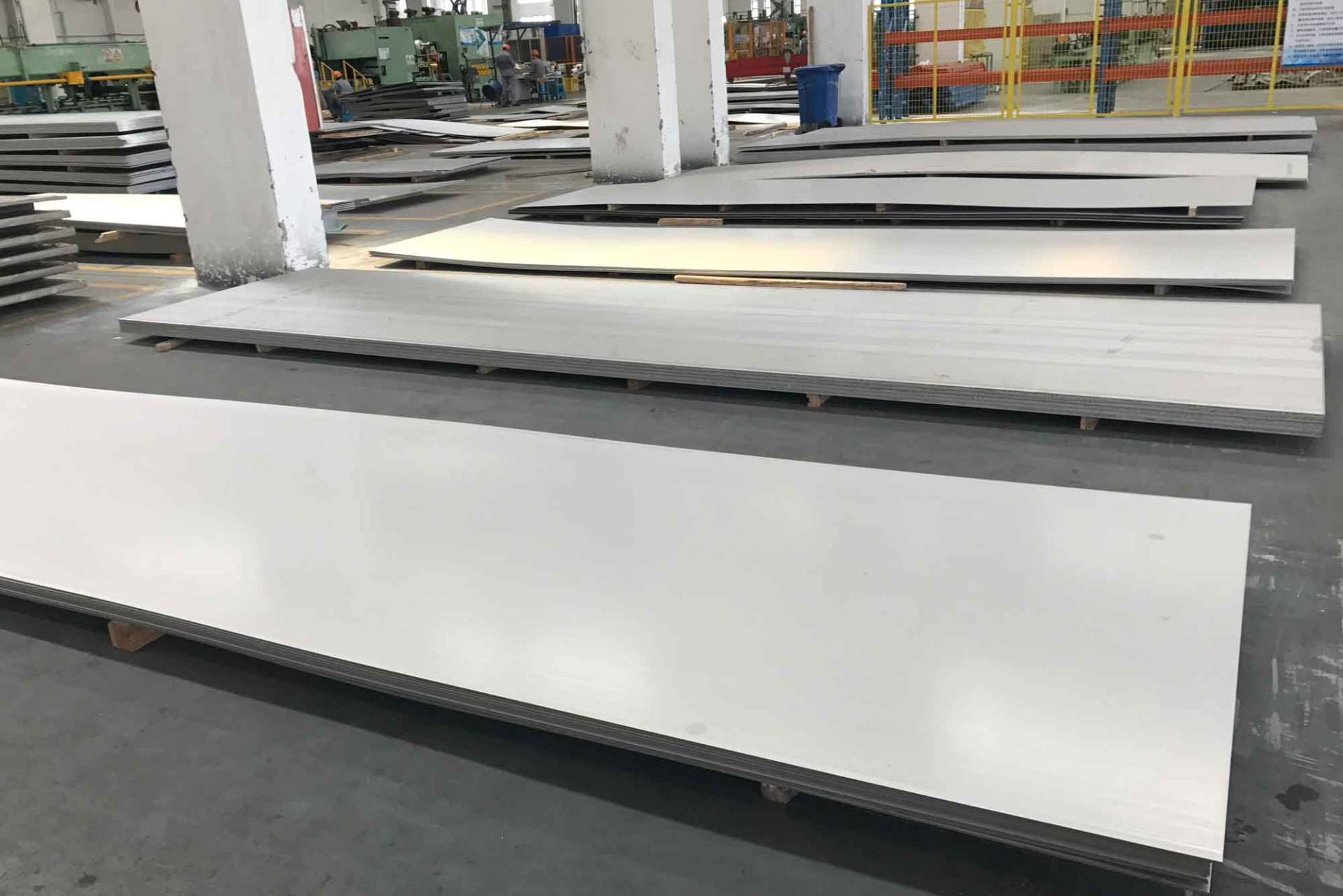 Thick stainless steel plate 24 cm