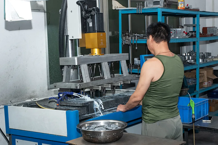 Workshop equipment display