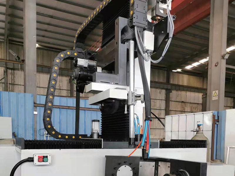 Full-function integrated five-axis welding machine