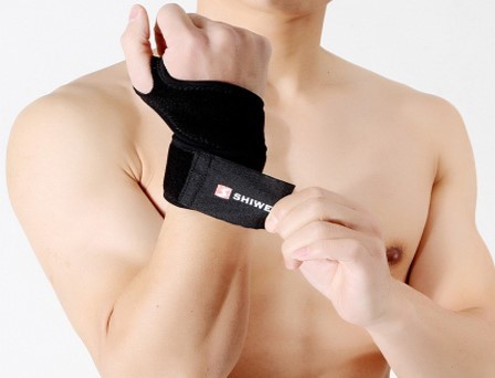 WRIST SUPPORT