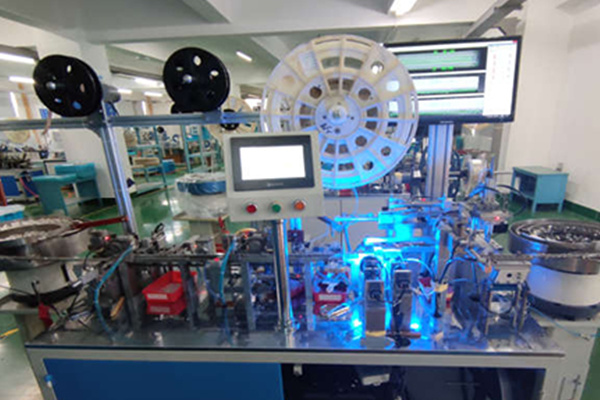 Automatic assembly machine Automatic assembly machine