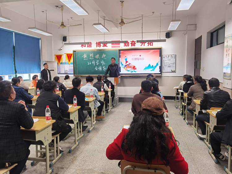 大廳里的人們

AI 生成的內(nèi)容可能不正確。
