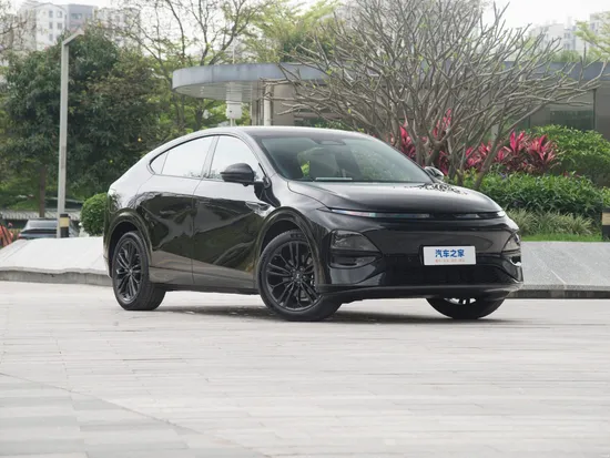 Chinese Car Xpeng G6 Hybrid EV Car 5 Seats Electric MID-Size SUV Vehicle
