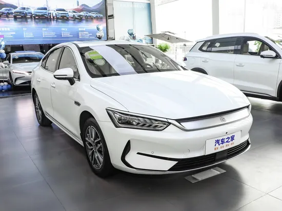سيارة سيدان عائلية مدمجة رخيصة من BYD Qin Plus DM-I، سيارات كهربائية هجينة قابلة للشحن