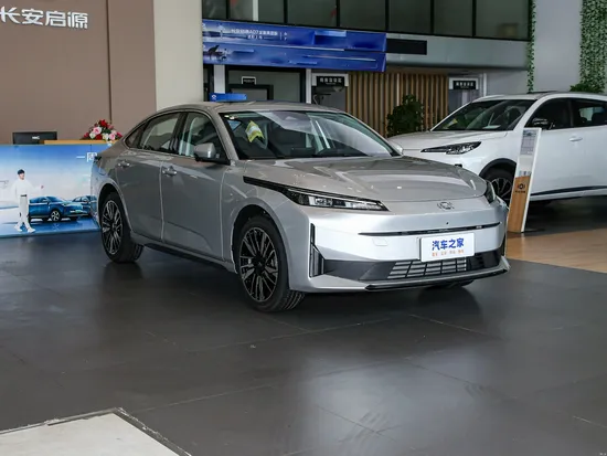 Chinese Changan Qiyuan A05 Family Compact Sedan Automatic New Energy Electric Hybrid Power Vehicles