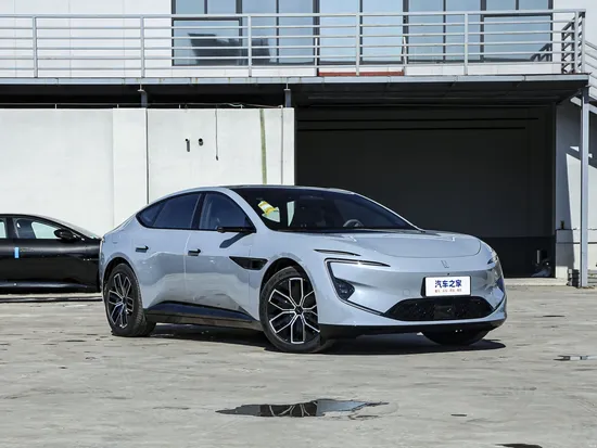 Medium Large Car Avatr 11 4-Door 5-Seat SUV 630km Long Range Cheap EV Cars Made in China