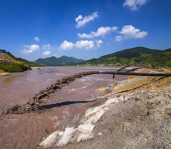 Iron removal equipment for tailings treatment