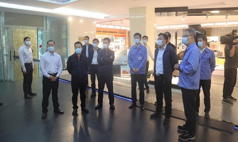 Vice Governor Hu Guangjie and his entourage visited Jiangsu Hengshen Co.