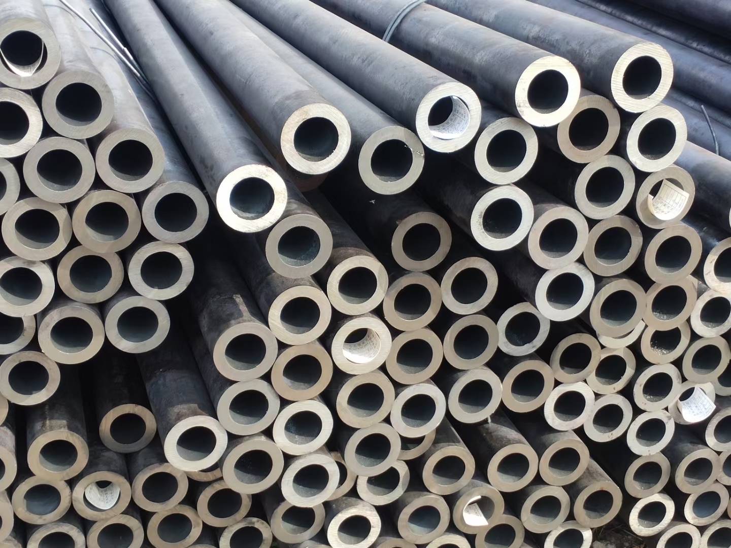 Alloy steel pipe
