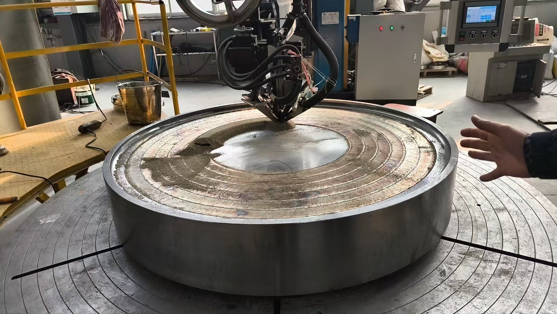 Overlay welding flange