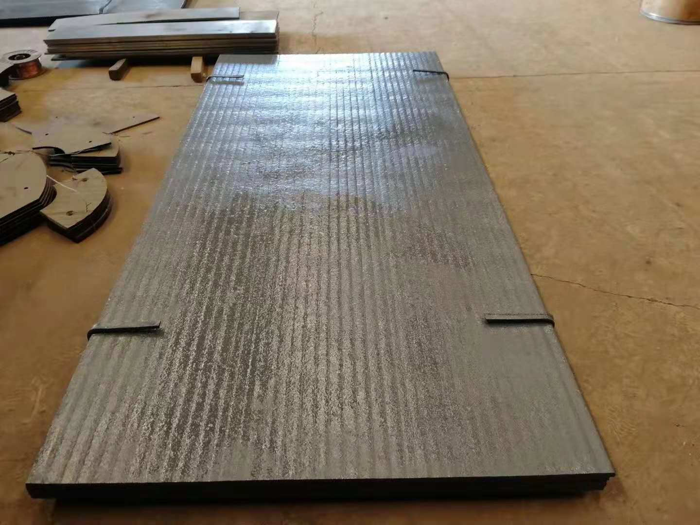 Surface wear plate