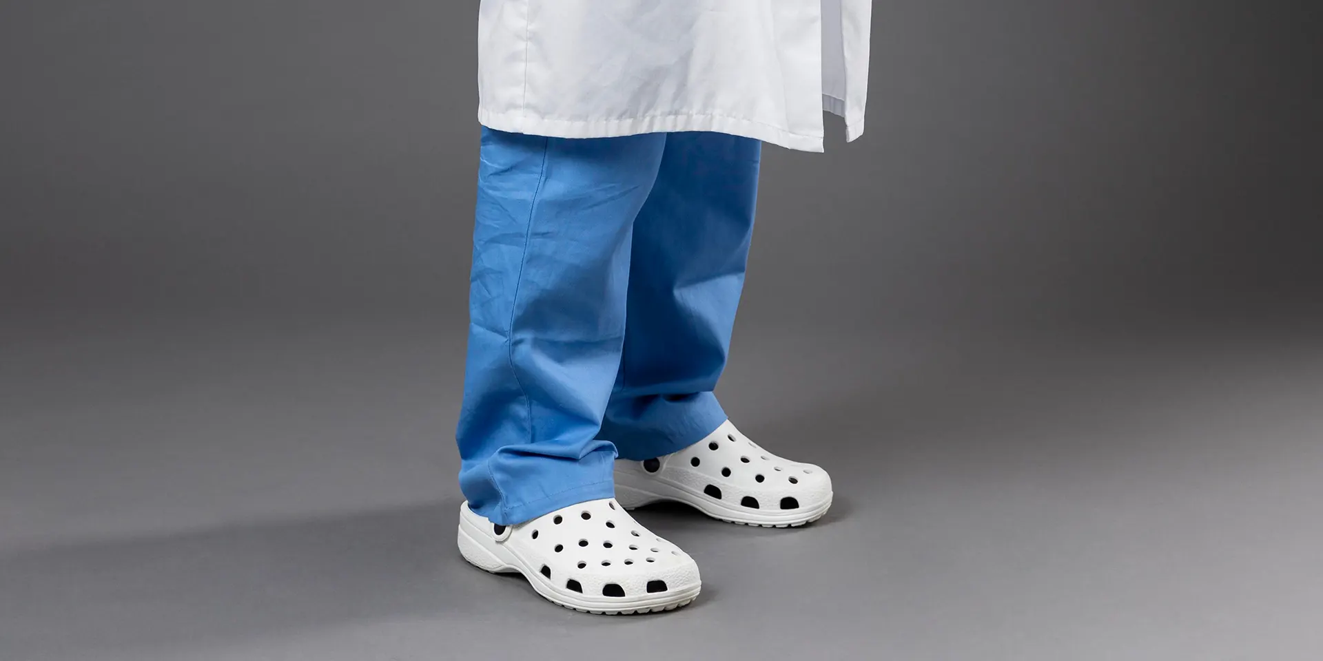 Professional Surgical Shoes: High Standard Protective Equipment to Guard the Safety of Doctors and Patients