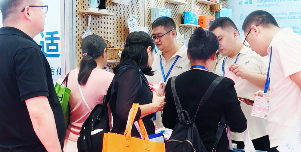 Titanfine Appears at 32nd China (Shenzhen)  International Gift  and Home Furnishings Exhibition to Create New Experience of Hand Protection