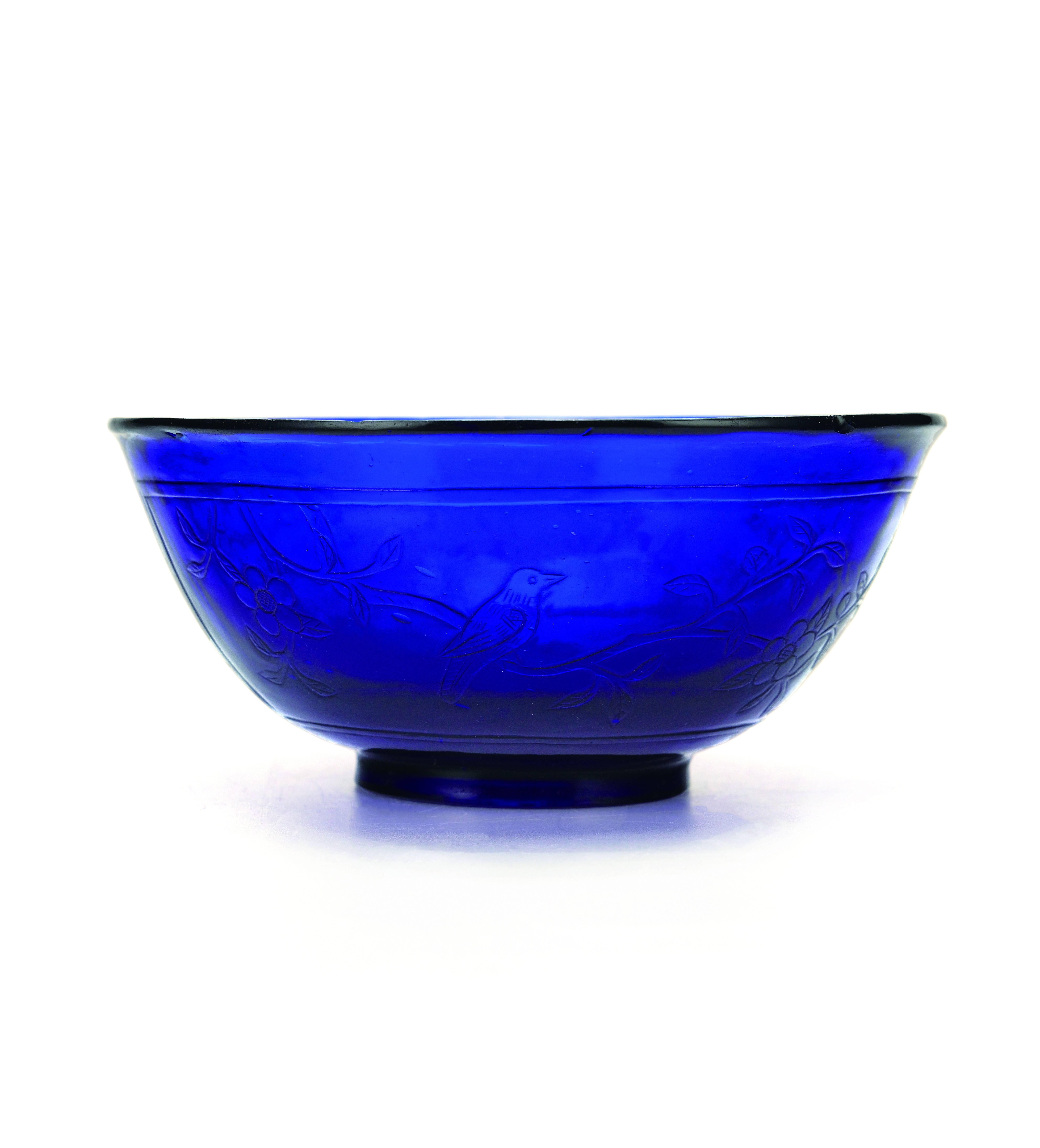 清 寶藍(lán)琉璃刻花碗