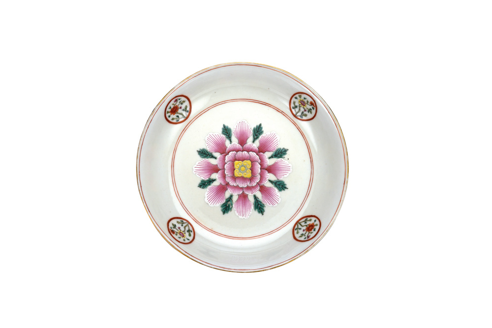 清 “清華珍品”款 綠地粉彩花卉盤一對(duì)