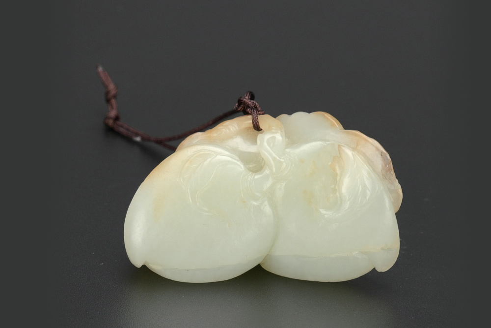 清  玉蝙蝠雙桃手把件