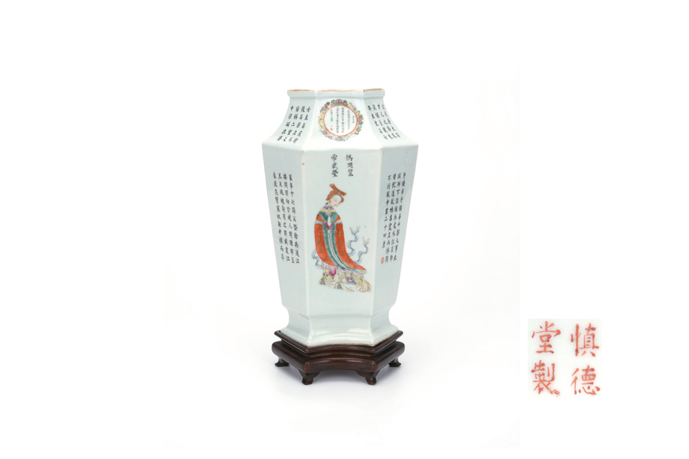 清 粉彩無雙譜扇形瓶