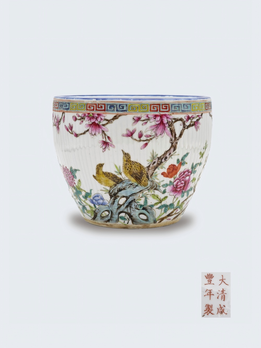 清咸豐 粉彩花卉卷缸