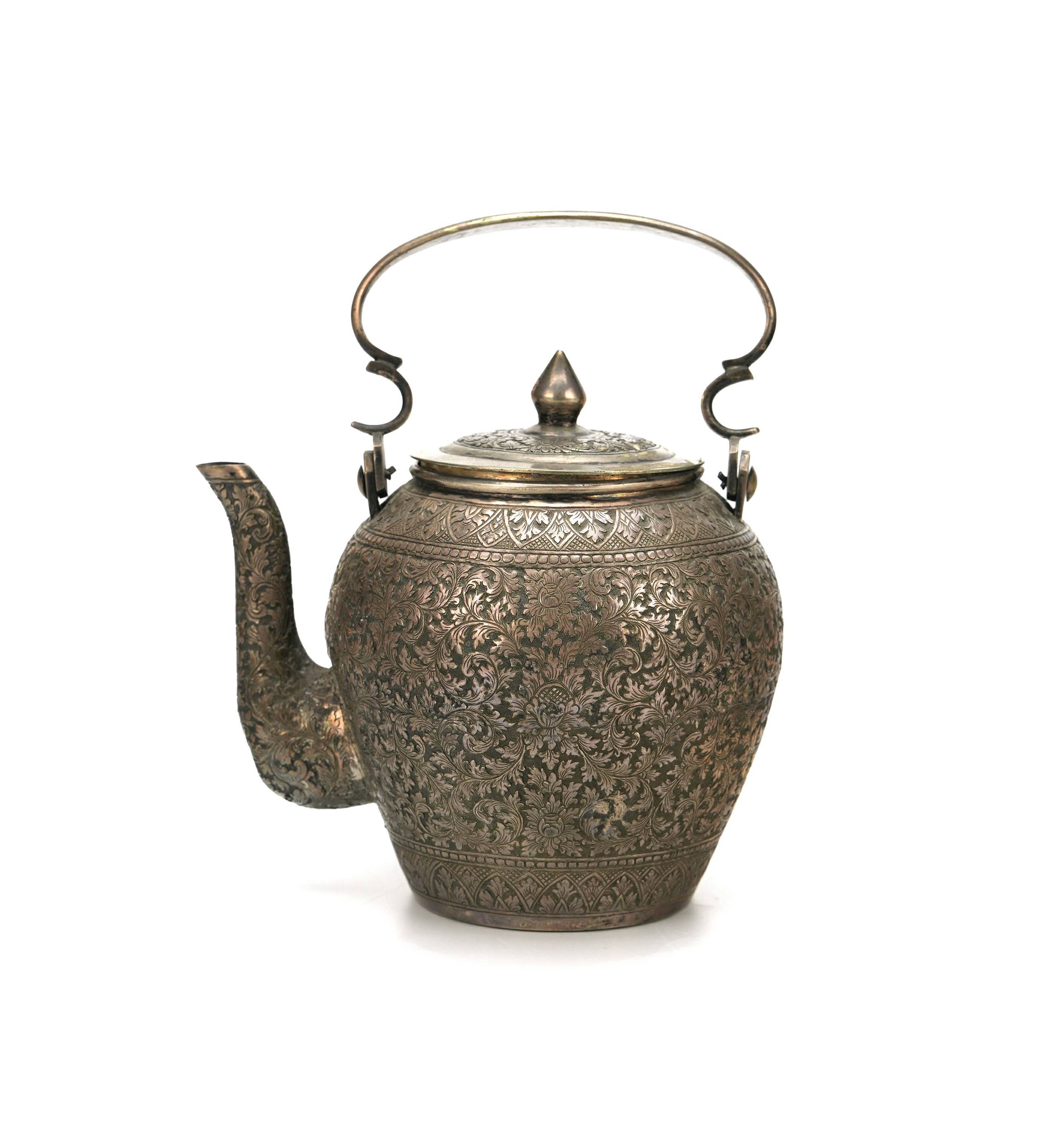 銀刻花茶壺