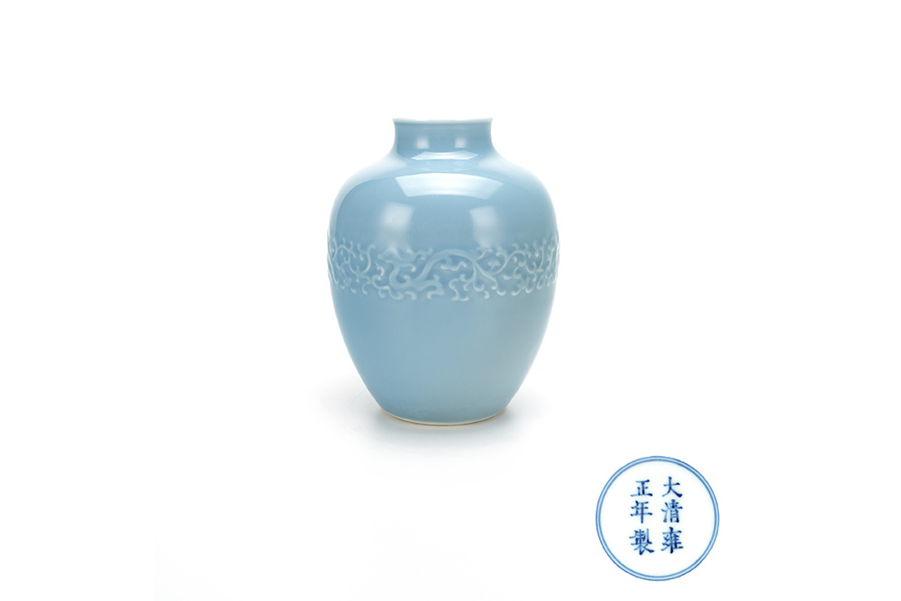 清 天藍(lán)釉刻花罐