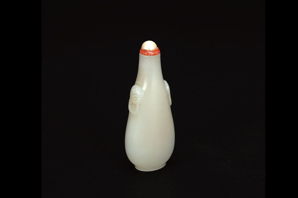 清 鋪首瓶式玉鼻煙壺