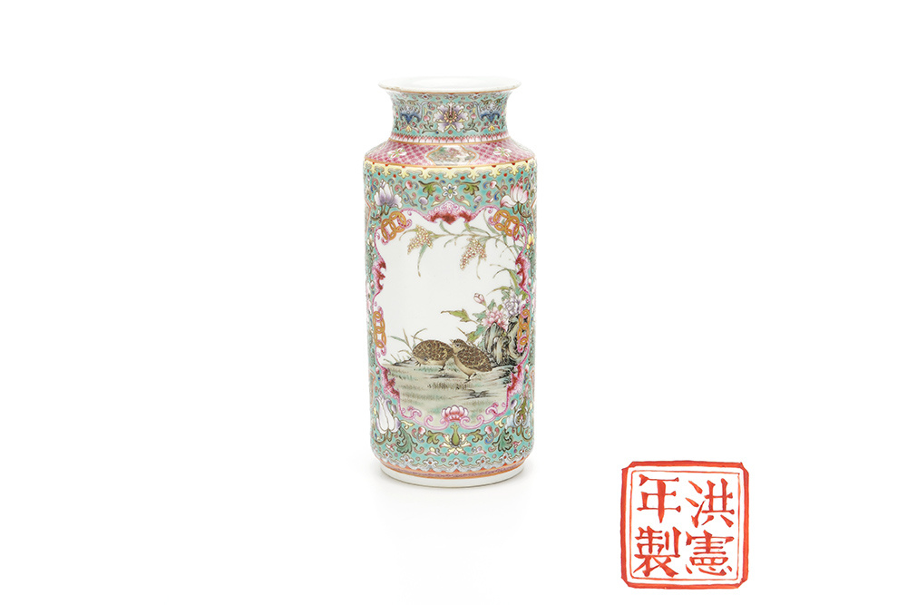 民國 粉彩開窗花鳥賞瓶