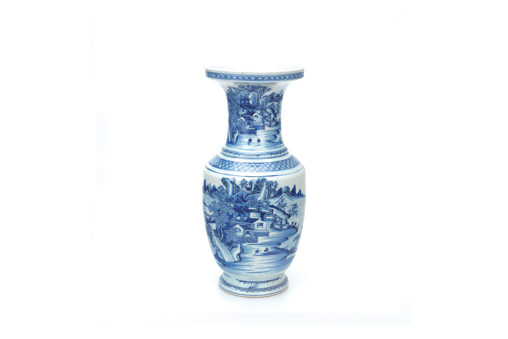 清  青花山水盤口尊
