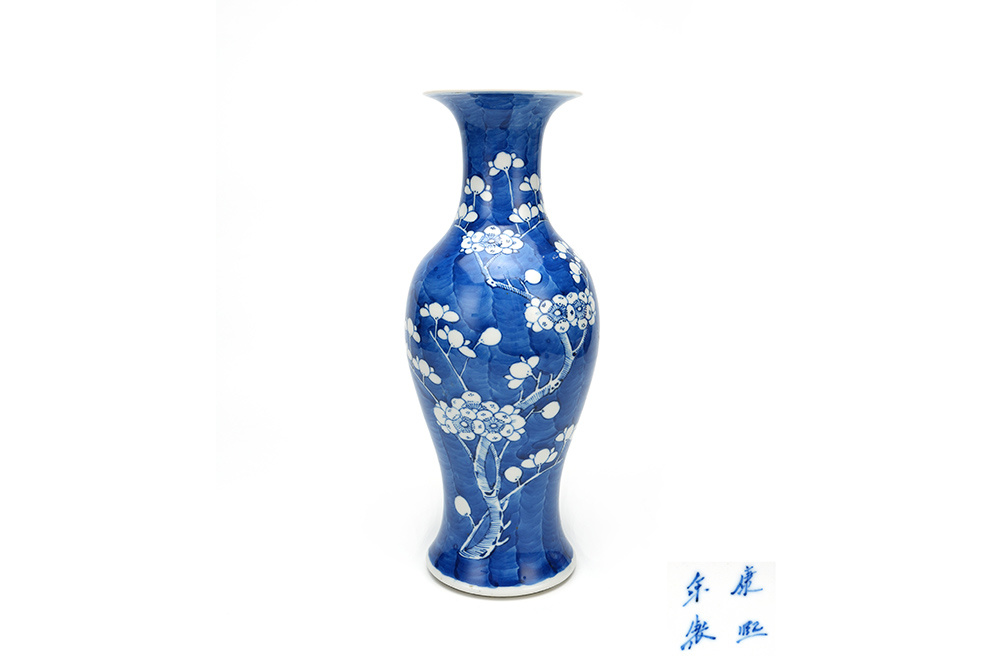晚清 青花冰梅紋觀音瓶