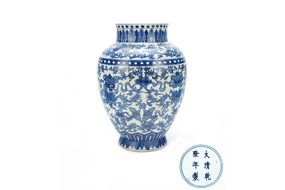 清中 青花花卉尊