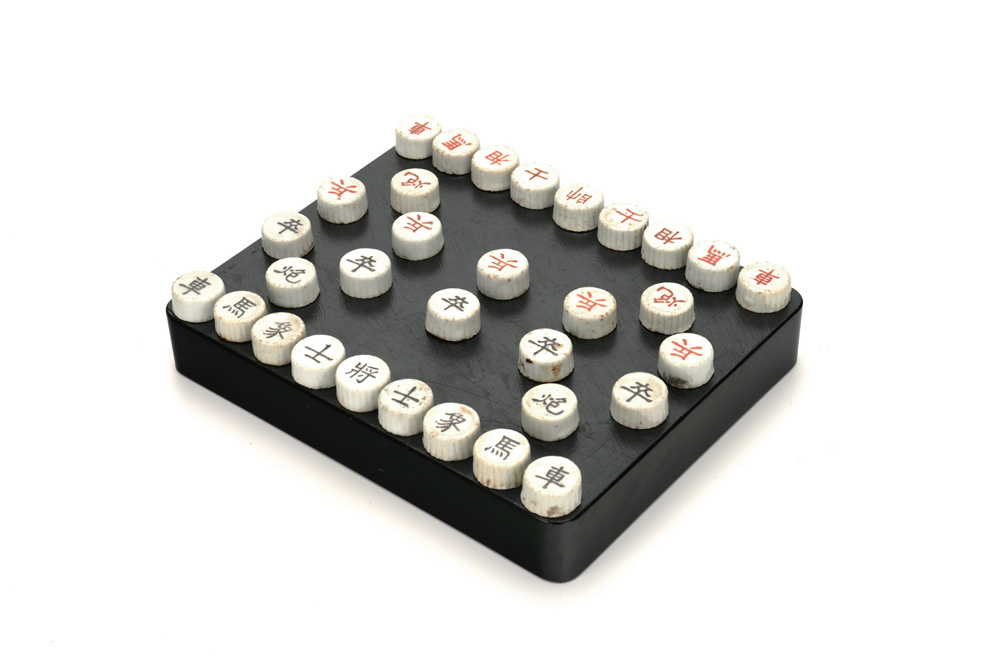 瓷象棋一組（配漆盒）