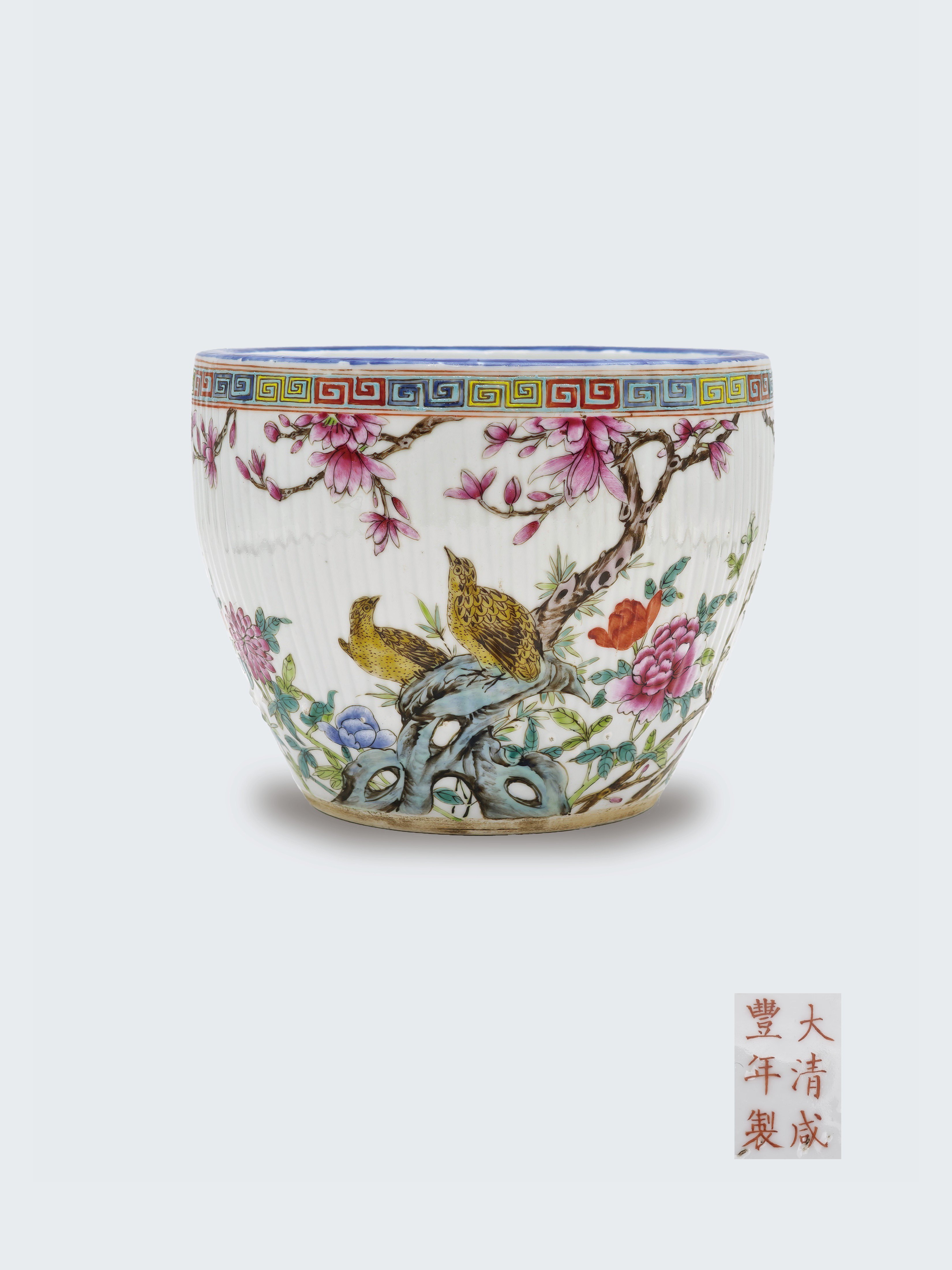 清咸豐 粉彩花卉卷缸