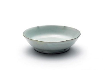 ◇御泓軒◇『宋・古陶磁器・汝窯天青釉包銀口琮式瓶・箱付』極細