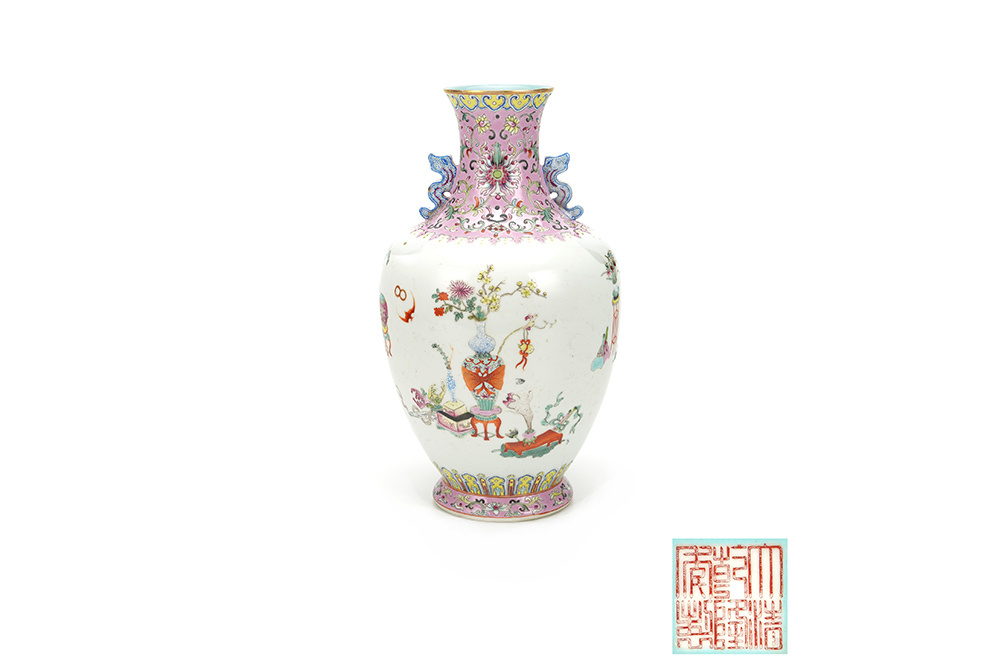 清 粉彩花卉雙耳賞瓶