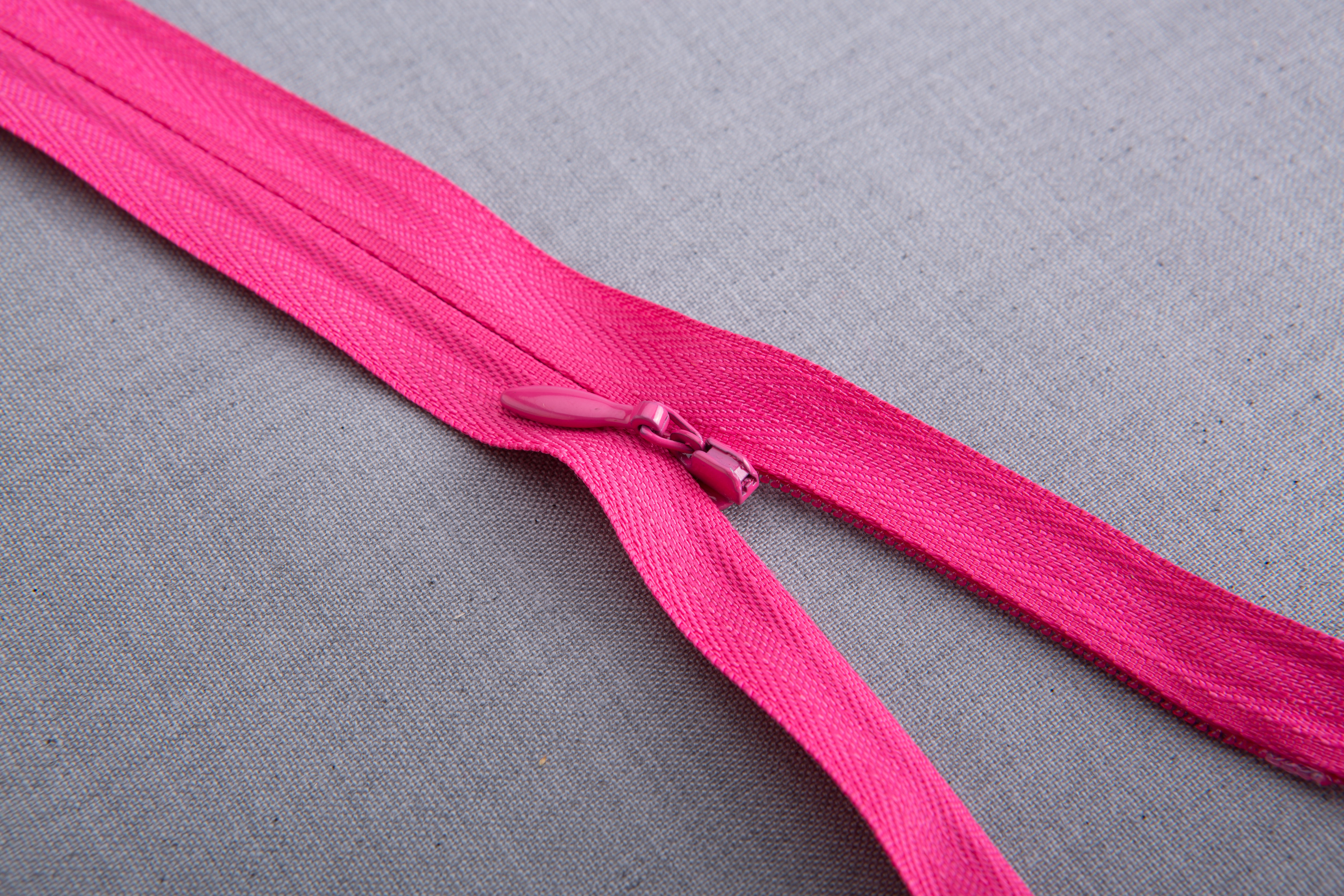Invisible zipper