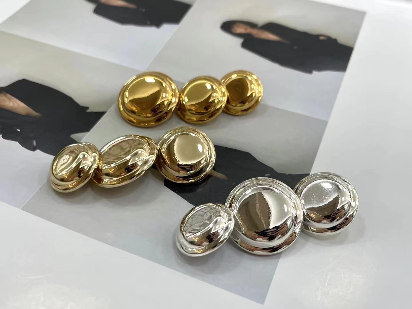 Metal sewing button