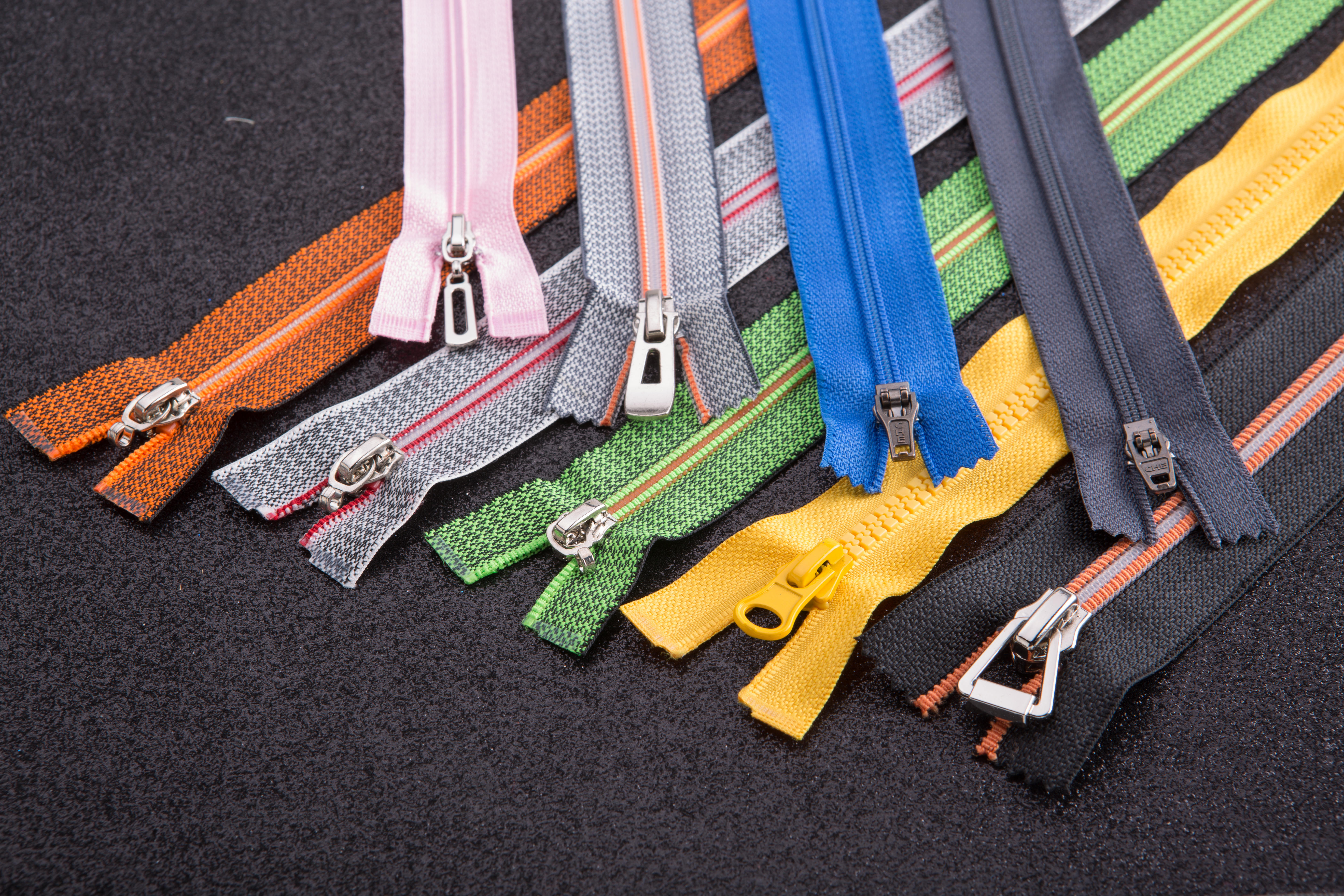 Woven zipper