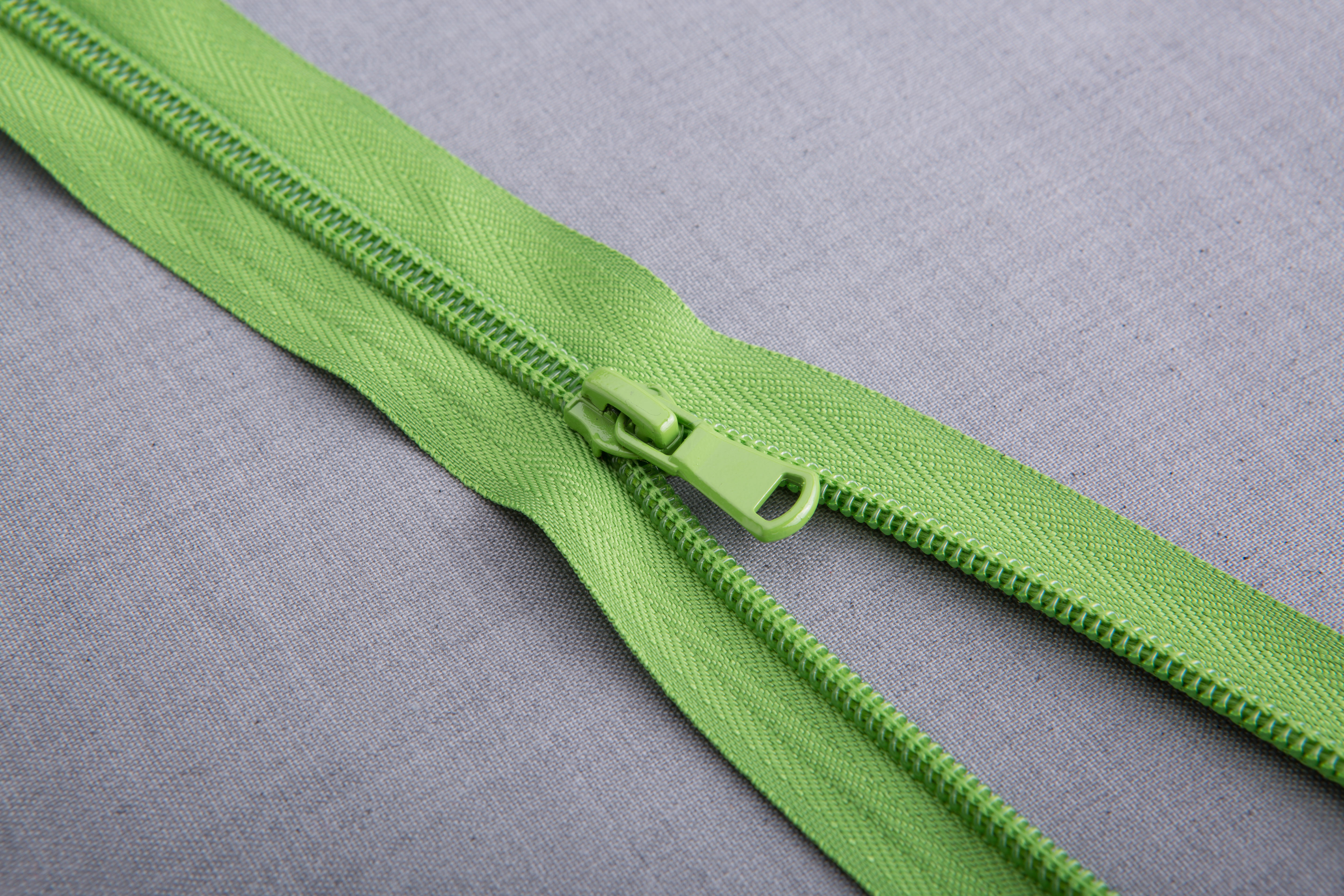 Nylon zipper