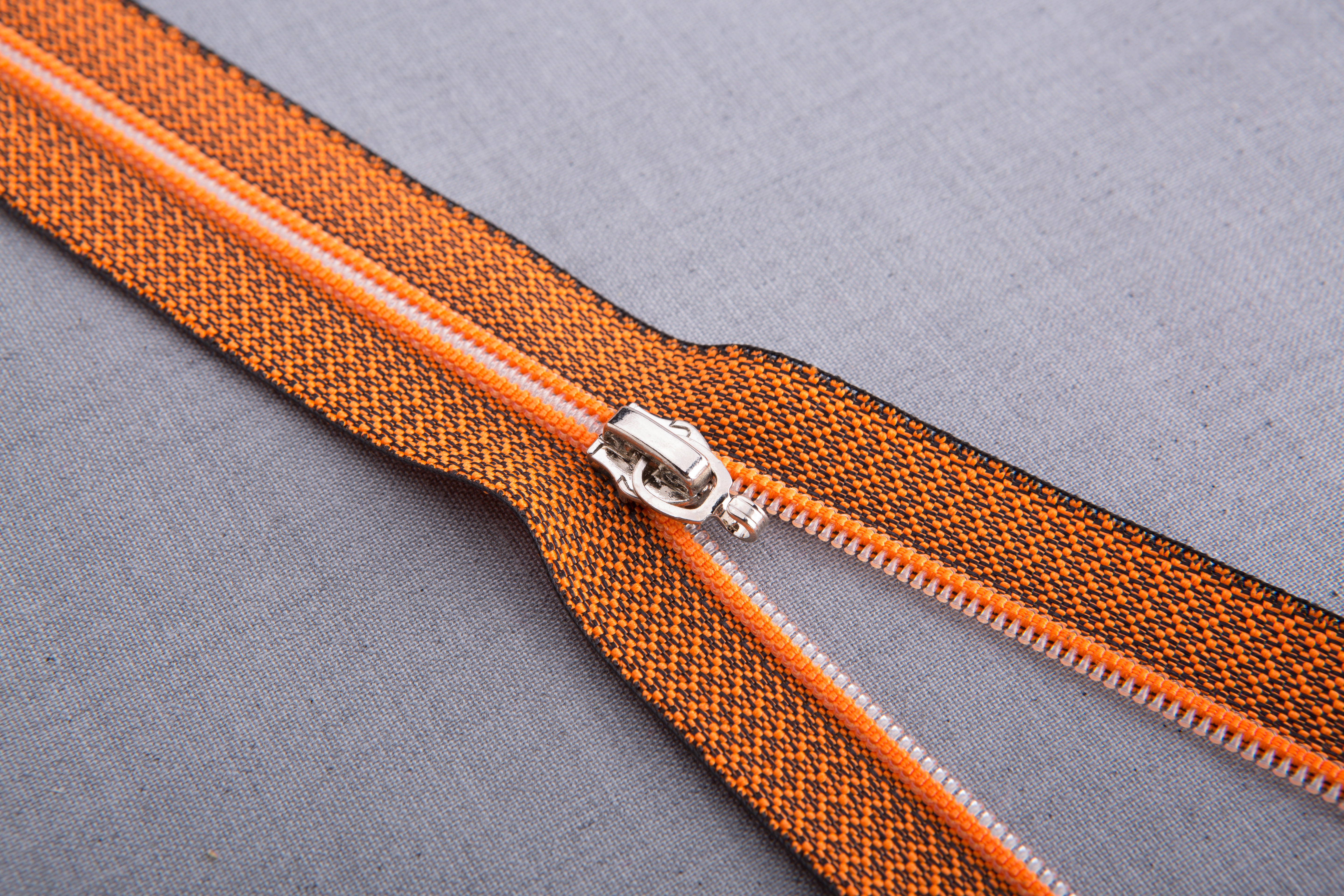 Woven zipper