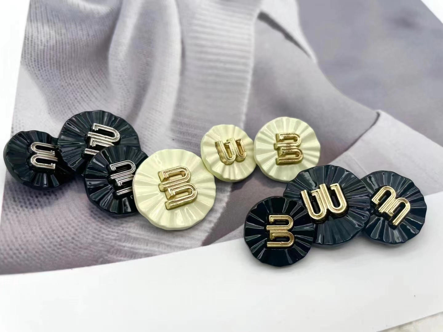 Metal sewing button