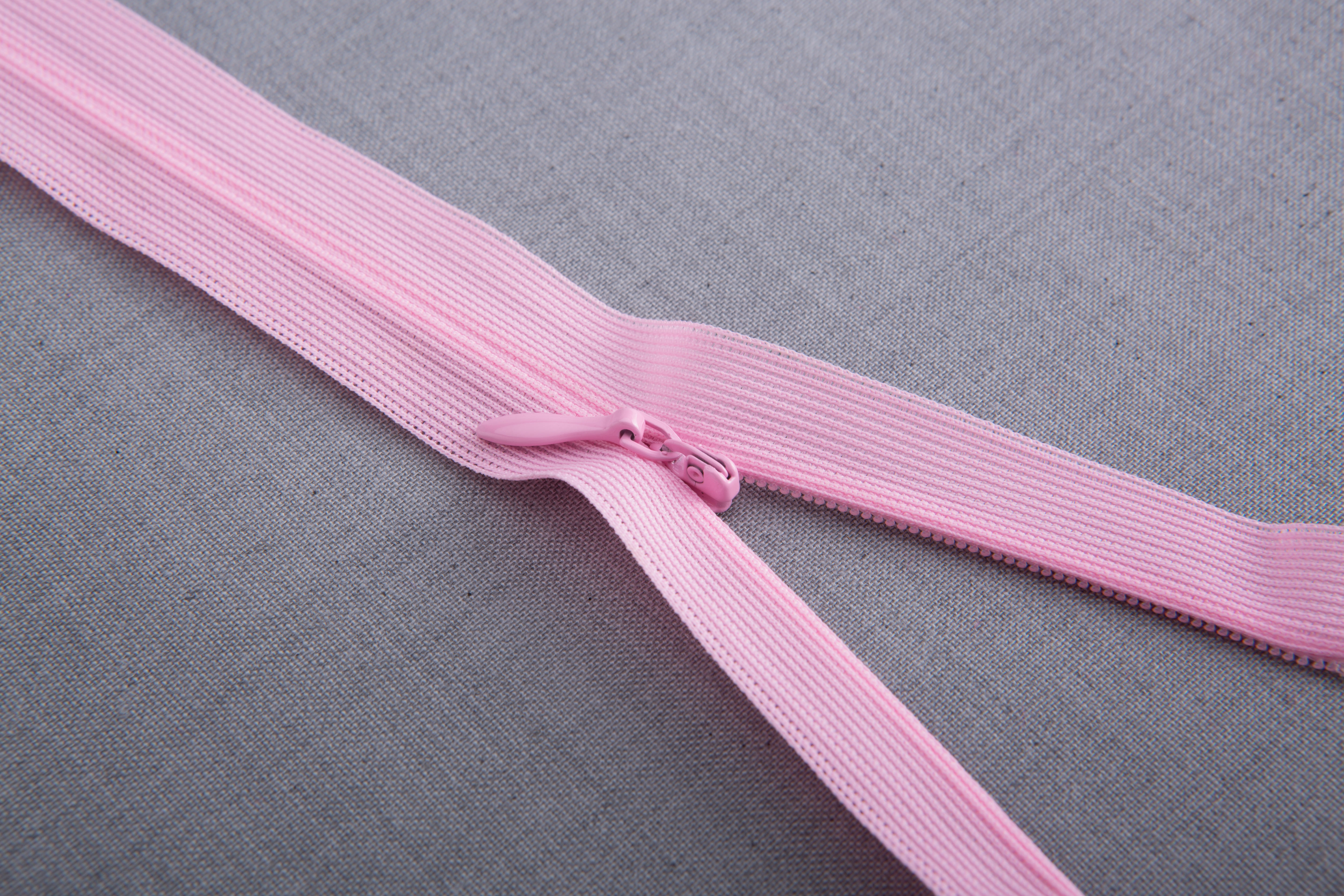 Invisible zipper