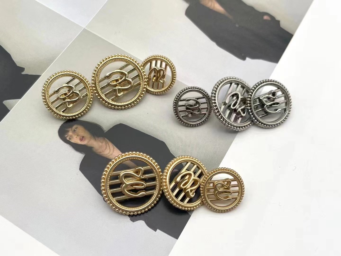 Metal sewing button