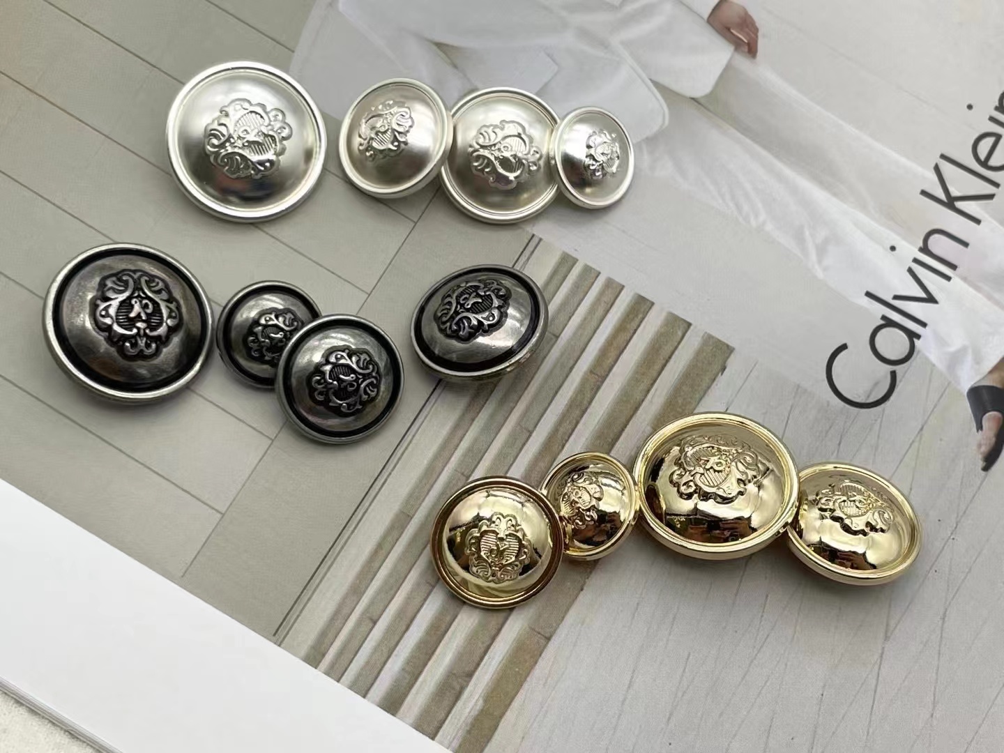 Metal sewing button